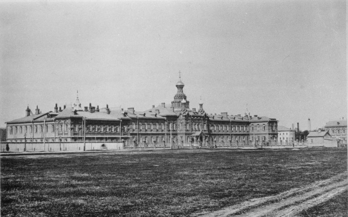 Большница, построенная Бахрушиными в Сокольниках. 1888 год. /Фото:pastvu.com Большница, построенная Бахрушиными в Сокольниках. 1888 год. /Фото:pastvu.com