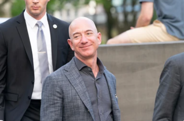 Джефф Безос впервые с 2002 года купил акцию Amazon Джефф Безос впервые с 2002 года купил акцию Amazon