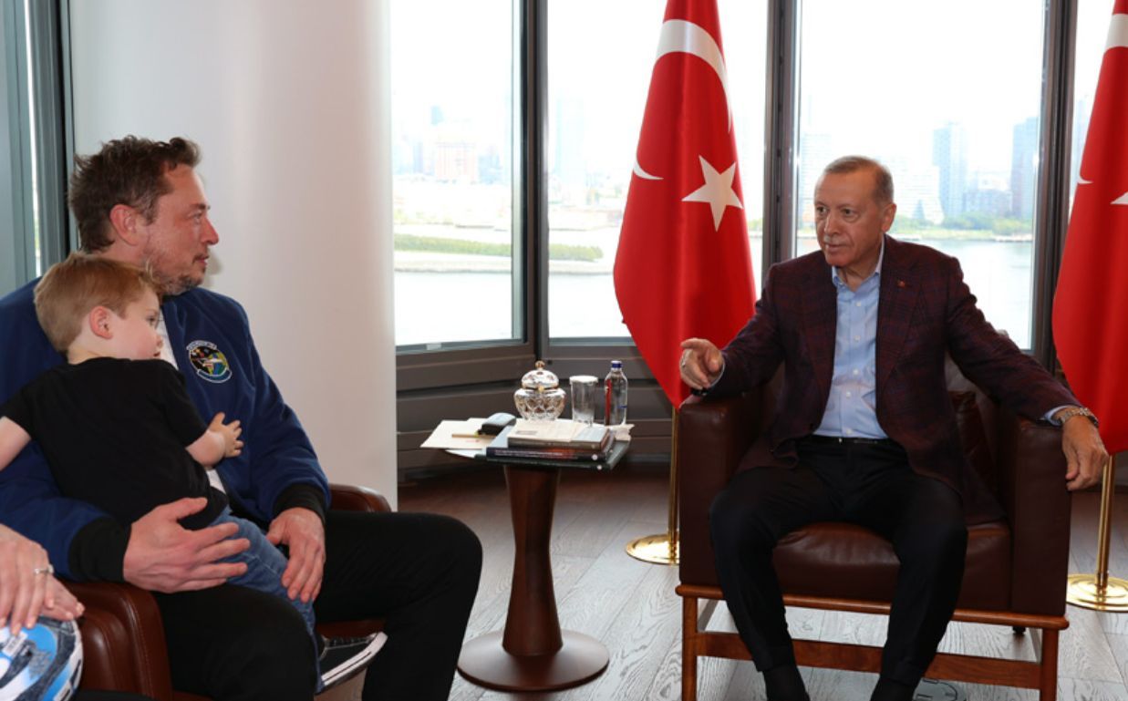 Эрдоган просит Маска построить завод Tesla в Турции Эрдоган просит Маска построить завод Tesla в Турции