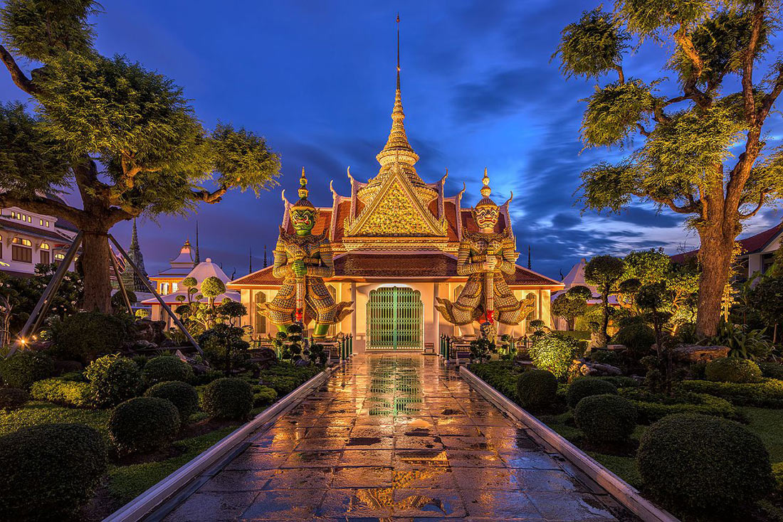 Белый храм ват Ронг Кхун Таиланд