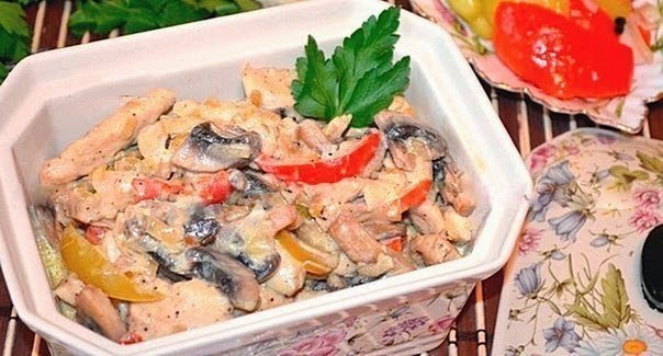 Курица с шампиньонами в сливках