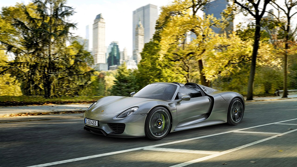 В России отозвали один Porsche 918 Spyder