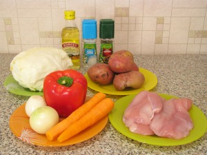 Горшочки с капустой, картофелем и куриным филе