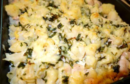 Цветная капуста запеченная с курицей под сыром Цветная капуста запеченная с курицей под сыром