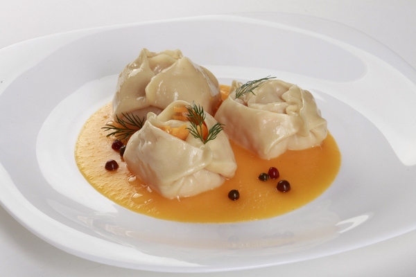 Манты с тыквой сыром и беконом (мастер класс по лепке) Манты с тыквой сыром и беконом (мастер класс по лепке)