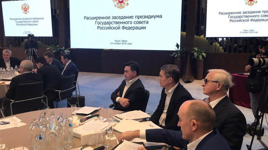 Пока «Титаник» плывёт Пока «Титаник» плывёт