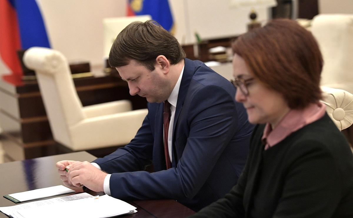 Путин запретил правительству выдавать сверхкредиты населению «Население неуклонно беднеет»: Путин выдвинул кабмину требование, которое коснётся миллионов россиян