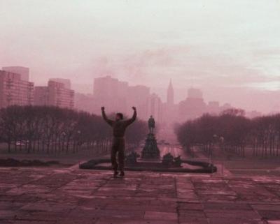 <B>Рокки (1976)</B><BR> Популярные сцены утренней пробежки Рокки - легендарного и талантливого боксера, - под бессмертное творение гениального Билла Конти. Самые культовые сцены мирового кинематографа