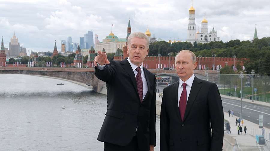 Путин открыл парк «Зарядье» в Москве Путин открыл парк «Зарядье» в Москве