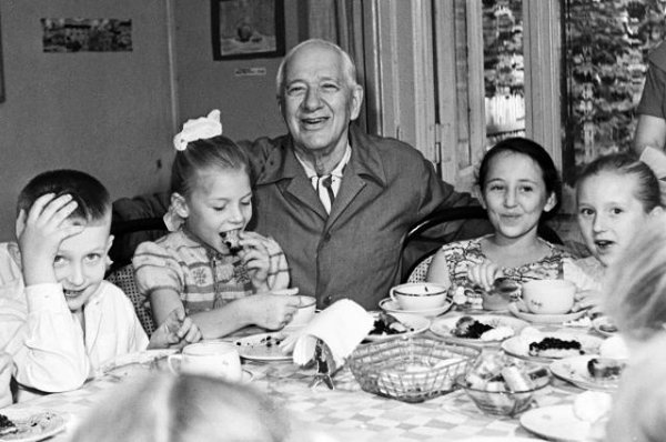 "Моральное разложение детей внушает мне большую тревогу." Письмо Чуковского Сталину 1943 года "Моральное разложение детей внушает мне большую тревогу." Письмо Чуковского Сталину 1943 года