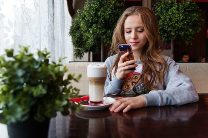 girl-1848478_1280 Стало известно, когда в России заработает 5G