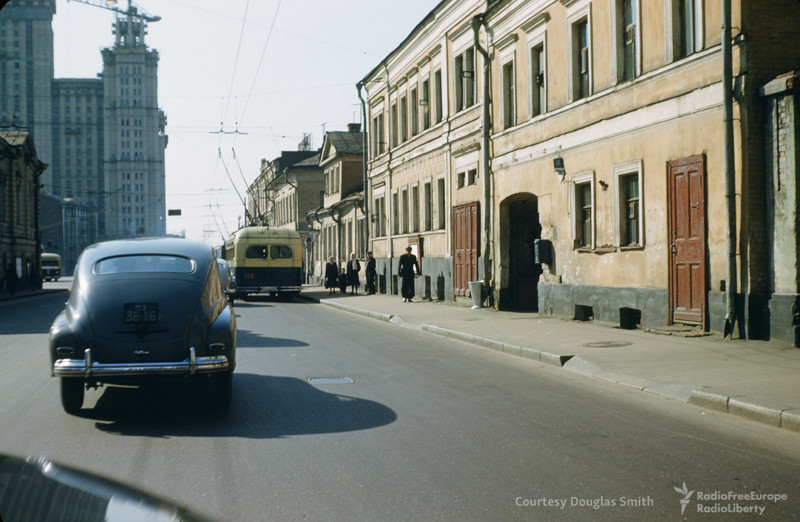 Завершение строительства сталинской высотки. Вид с улицы Герцена (ныне- Большая Никитская). СССР, американцы., архив, фотографии