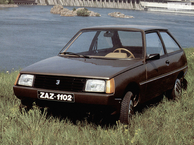 ЗАЗ-1102 «Таврия» на фоне ДнепроГЭСа - самой высокой плотины в СССР. | Фото: auto.ria.com. ЗАЗ-1102 «Таврия» на фоне ДнепроГЭСа - самой высокой плотины в СССР. | Фото: auto.ria.com.