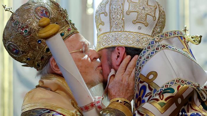 Патриарх Варфоломей благословляет главу ПЦУ Епифания Патриарх Варфоломей благословляет главу ПЦУ Епифания