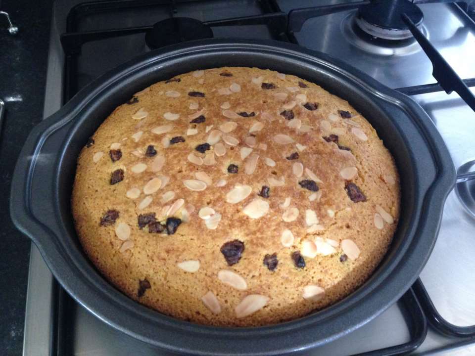 Ливанский пирог с куркумой и кедровыми орешками