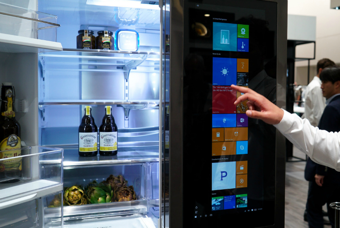 «Умный» холодильник LG Smart InstaView.