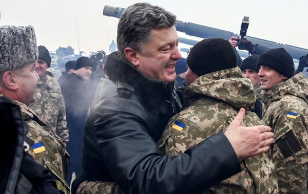 Зачем Порошенко стягивает войска к российской границе? Зачем Порошенко стягивает войска к российской границе?