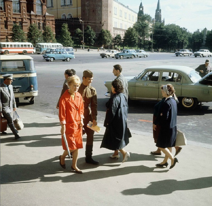 Одна из самых больших площадей в центре Москвы. СССР, 1965 год. Одна из самых больших площадей в центре Москвы. СССР, 1965 год.