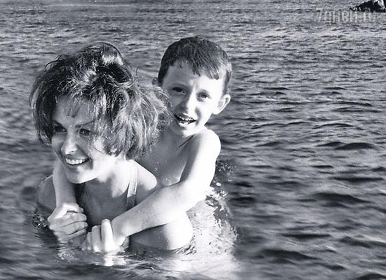 Владимир Басов: "Все о моей матери Наталье Фатеевой " Владимир Басов: "Все о моей матери Наталье Фатеевой "