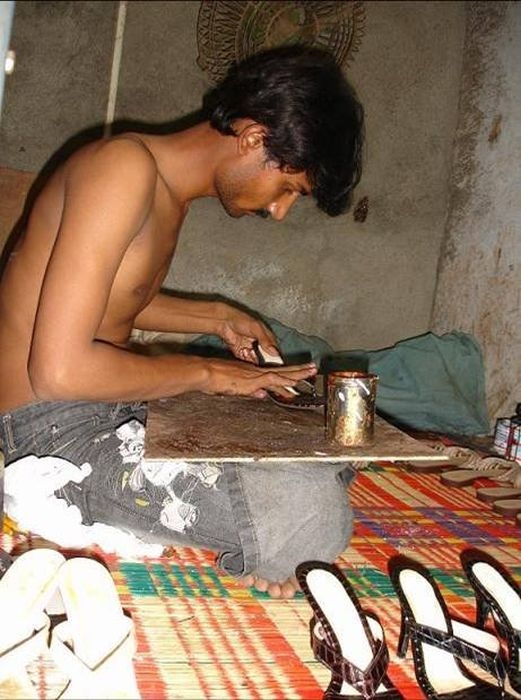 Как производят модельные туфельки в Индии Как производят, в Индии, модельные туфельки