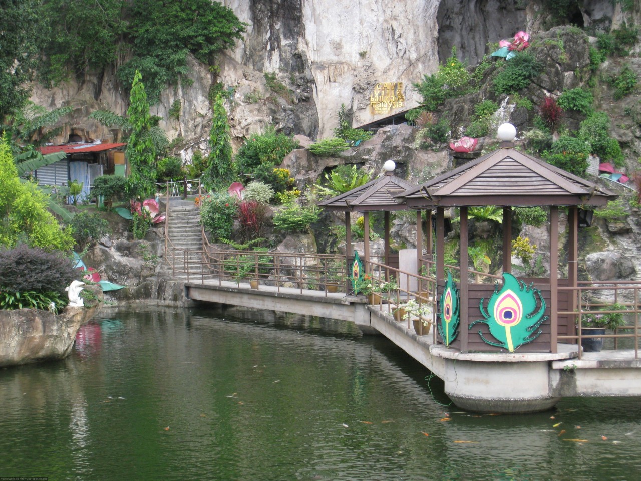 Пещеры Бату Кейвс (Batu Caves). Индонезия. Пещеры Бату Кейвс (Batu Caves). Индонезия.