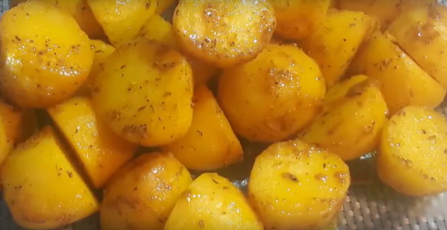 Очень вкусная, ароматная картошечка в духовке-все просят рецепт Очень вкусная, ароматная картошечка в духовке-все просят рецепт