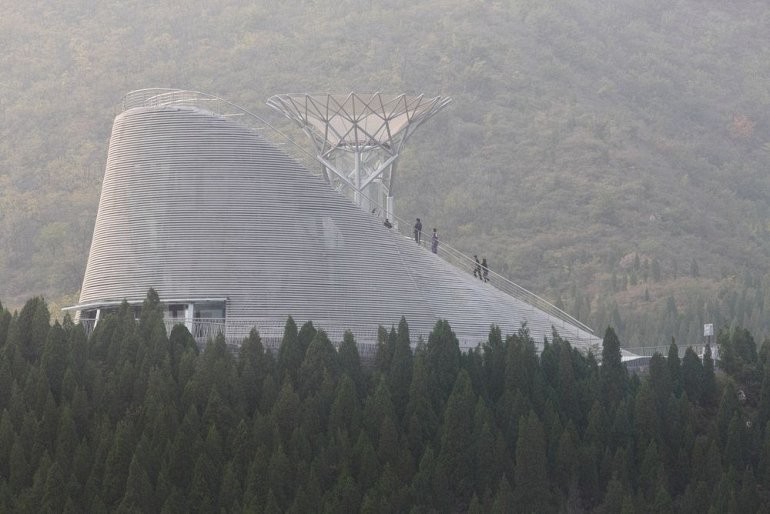  В Китае построили храм, в котором смогут летать монахи