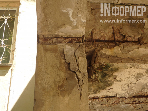 Фоторепортаж «ИНФОРМЕРа»: кто в ответе за разрушающиеся дома Севастополя? Фоторепортаж «ИНФОРМЕРа»: кто в ответе за разрушающиеся дома Севастополя?