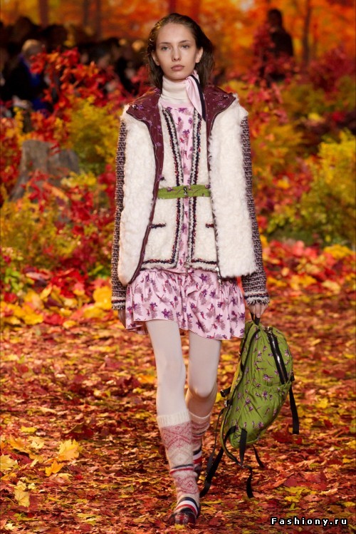 Moncler Gamme Rouge осень-зима 2017-2018 -- очень уютно, комфортно и даже шикарно Moncler Gamme Rouge осень-зима 2017-2018 -- очень уютно, комфортно и даже шикарно