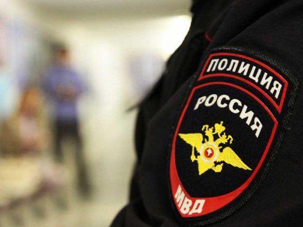 «Меня банк раздел»: голая россиянка угрожала поджечь себя