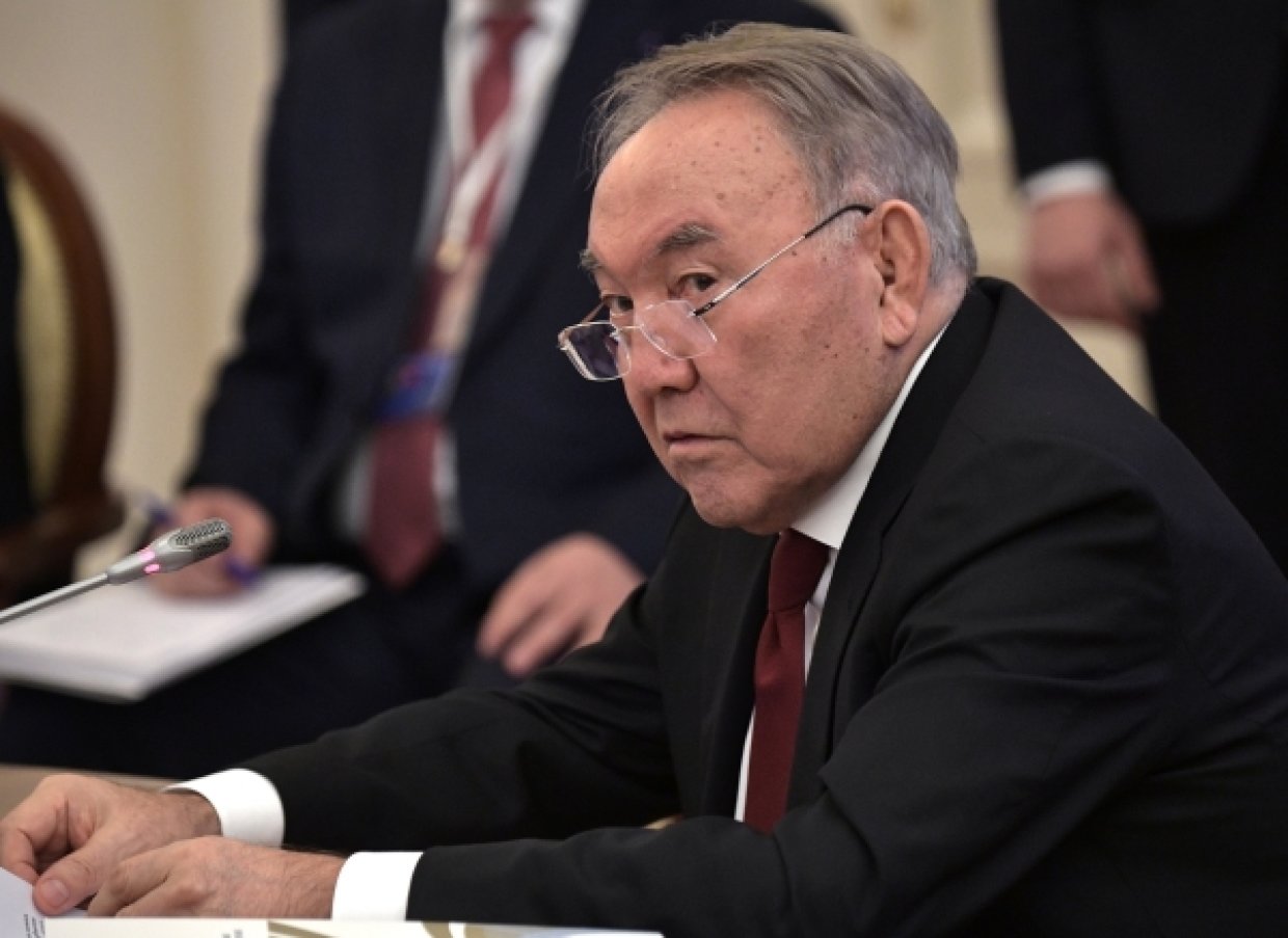 Как отреагировали политики и эксперты на конец тридцатилетней «эпохи Назарбаева»