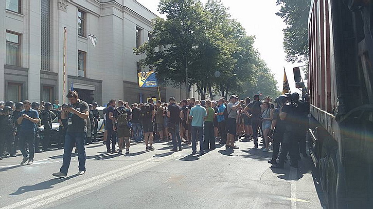 Срочно! Под Верховной Радой начались беспорядки Срочно! Под Верховной Радой начались беспорядки