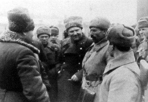 Ни шагу назад. Подвиг комбата Мадояна и освобождение Ростова Ни шагу назад. Подвиг комбата Мадояна и освобождение Ростова