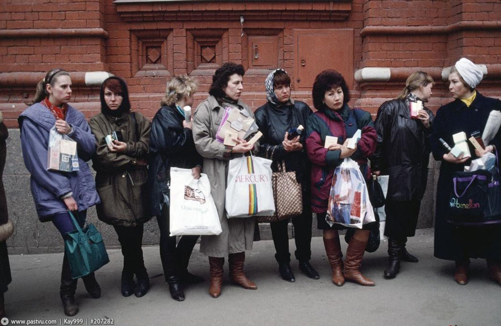 Россия в 1992 году. Мы выживали как могли Россия в 1992 году. Мы выживали как могли