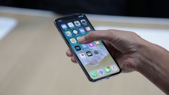 Пользователи Сети обнаружили необычную функцию iPhone X