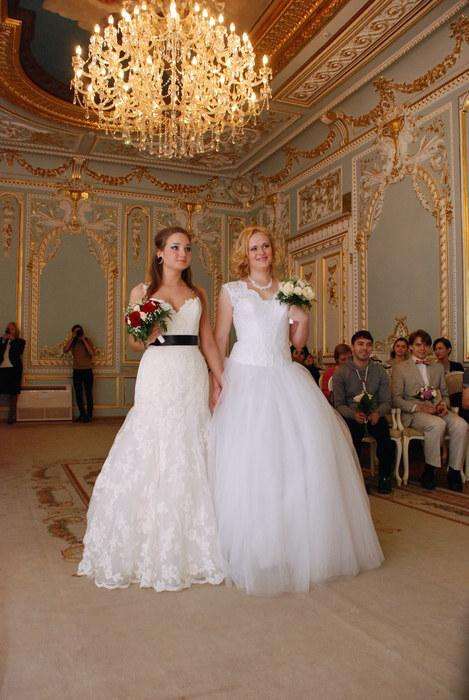Первый официально зарегистрированный в России однополый брак узаконили