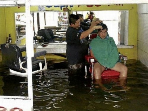 Жизнерадостные люди, которым плевать на непогоду (30 фото) Жизнерадостные люди, которым плевать на непогоду (30 фото)