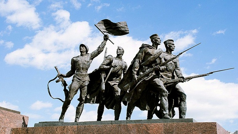 Consortiumnews: для русских война — трагедия, а для американцев — «абстракция и развлечение» Consortiumnews: для русских война — трагедия, а для американцев — «абстракция и развлечение»
