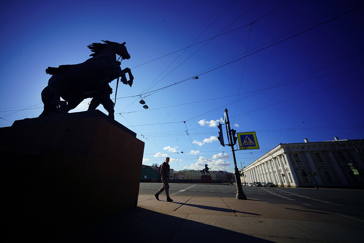 10 историй о самоизоляции в Петербурге