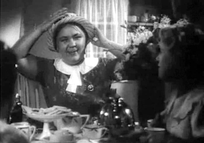 Валентина Телегина в фильме *Комсомольск*, 1938 | Фото: kino-teatr.ru «ЛИЦО ВСЕХ МАТЕРЕЙ ВОЙНЫ»: ПОЧЕМУ ВАЛЕНТИНА ТЕЛЕГИНА НЕ ИГРАЛА БОЛЬШИХ РОЛЕЙ В КИНО