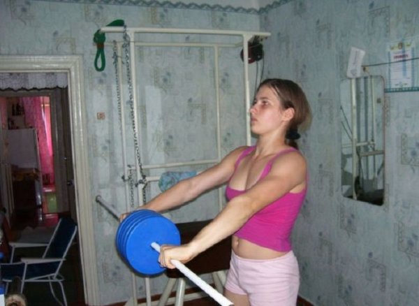 Эта тщедушная девочка в 14 лет поднимала десятерых мужчин! Вот что с ней стало через 10 лет Эта тщедушная девочка в 14 лет поднимала десятерых мужчин! Вот что с ней стало через 10 лет