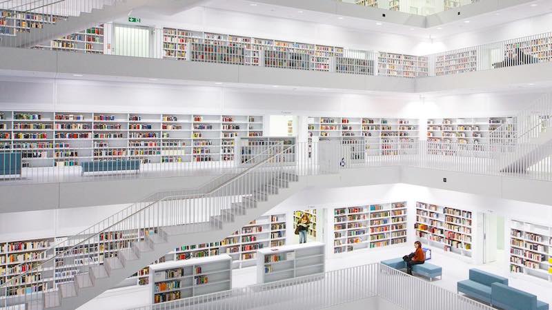 Круче, чем в Хогвартсе: швейцарский библиотекарь снимает самые красивые библиотеки мира