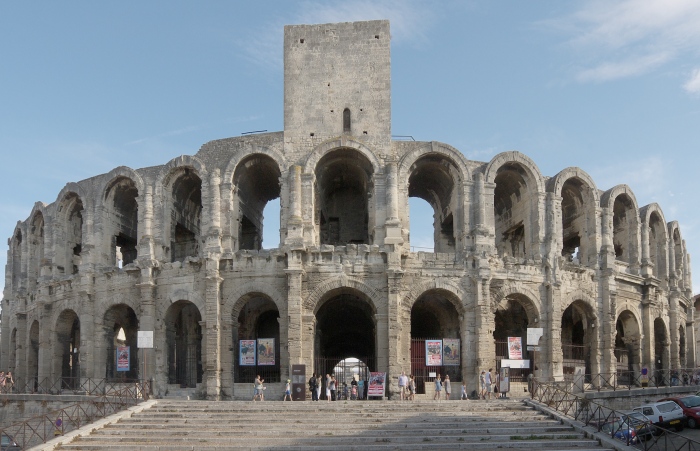 Амфитеатр в Арле, Франция.  Фото: en.wikipedia.org.