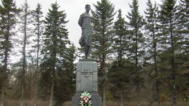 З. Прилепин: Хамство в адрес героев войны рассматривается русскими как святотатство, танец на могилах близких
