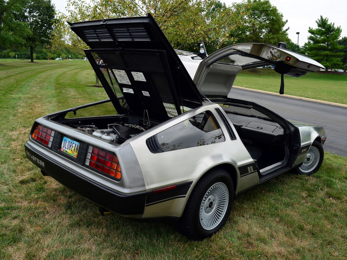 Двигатель у машины сзади. |Фото: delorean-dmc.ru. Двигатель у машины сзади. |Фото: delorean-dmc.ru.