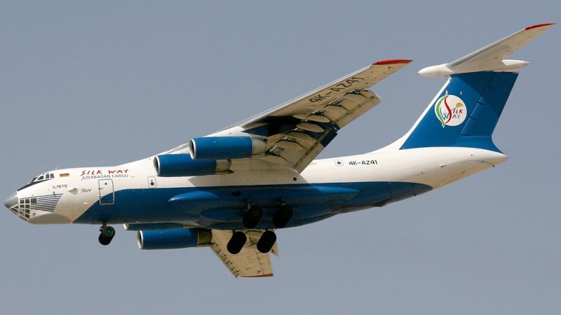 США попались на масштабных поставках оружия террористам всего мира под видом диппочты Кроме США дипломатическими авиарейсами Silk Way пользуется и их главный союзник на Ближнем Востоке - Саудовская Аравия