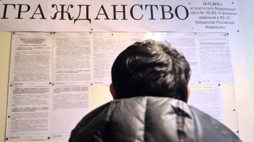 Орёл вместо трезубца: в 2016 году украинцы получили рекордное количество паспортов РФ Орёл вместо трезубца: в 2016 году украинцы получили рекордное количество паспортов РФ