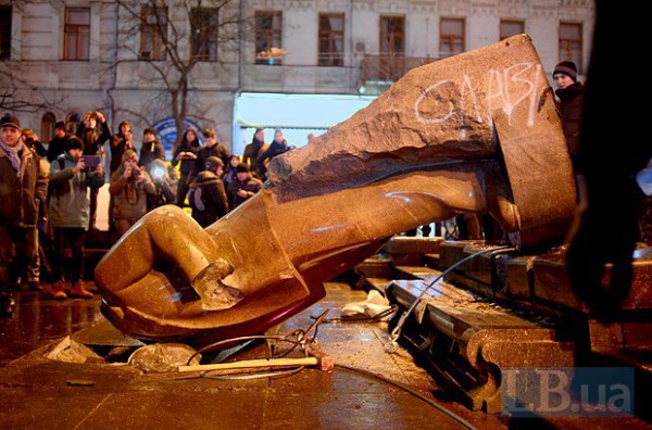 3821971_lenin_kiev (600x396, 84Kb)