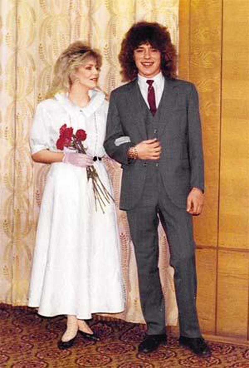 8. Наталья Ветлицкая и Женя Белоусов (оба певцы), 1989 год 8. Наталья Ветлицкая и Женя Белоусов (оба певцы), 1989 год СССР, свадьбы