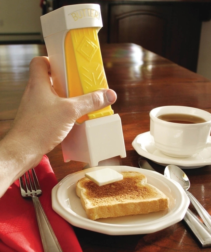 5. Резатель масла. Всего в одно нажатие вы получите ровный квадратик масла на ваш бутерброд. 